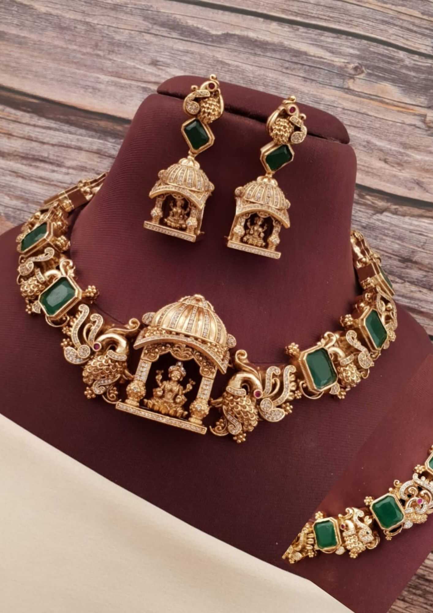 Kundan stone temple jewellery 18k gold plated necklace with earrings