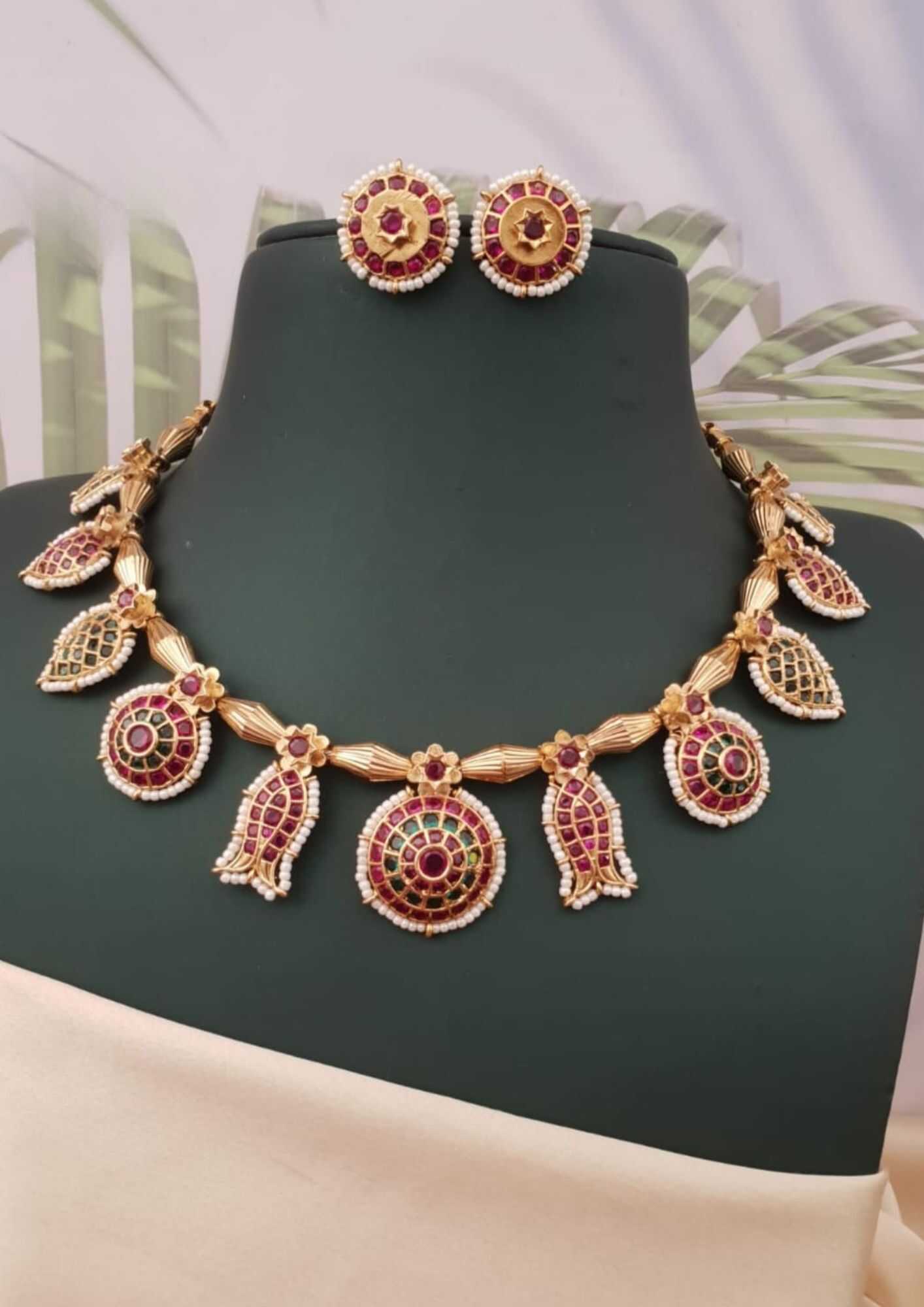Kempu stones 18k gold plated necklace with earrings
